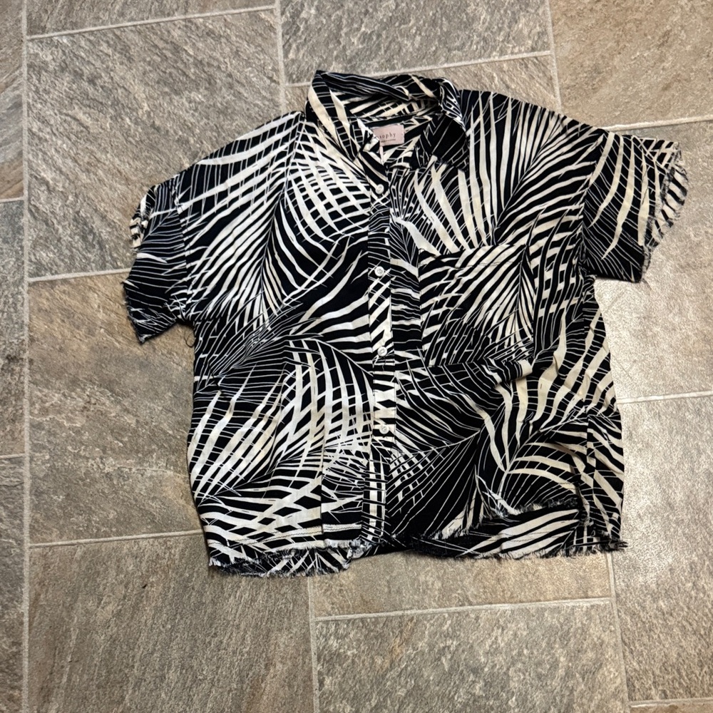 Women’s Black and White Patterned Shirt